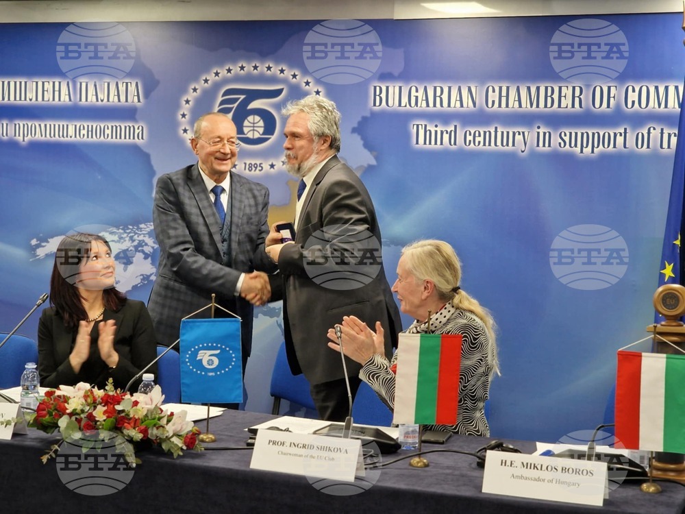 Цветан Симеонов от БТПП награди посланик Миклош Бораш за приноса на Унгария за членството на България и Румъния в Шенген