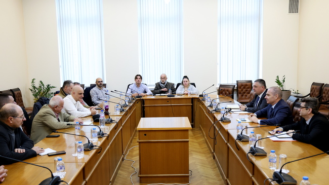 Вицепремиерът Караджов: Ще подкрепя всяка добра инициатива за безопасността на таксиметровите водачи 