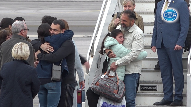 Освободените българи от екипажа на кораба "Галакси Лийдър“ вече са на родна земя