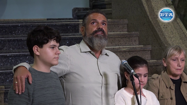 Похитителите се държаха с нас нормално, не са ни докосвали физически, осигуряваха ни основни неща, казаха българските моряци при завръщането си в България