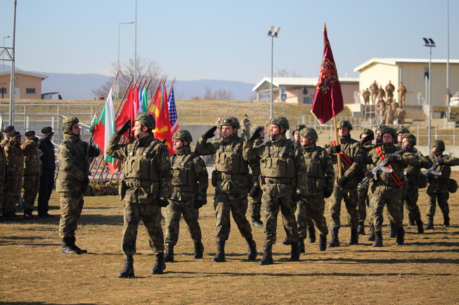 Церемония по смяна на състава на българския контингент в Многонационалната бойна група на НАТО се състоя на полигона „Ново село“