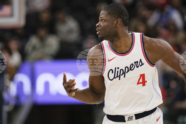 Торонто Раптърс ще привлече центъра Мо Бамба