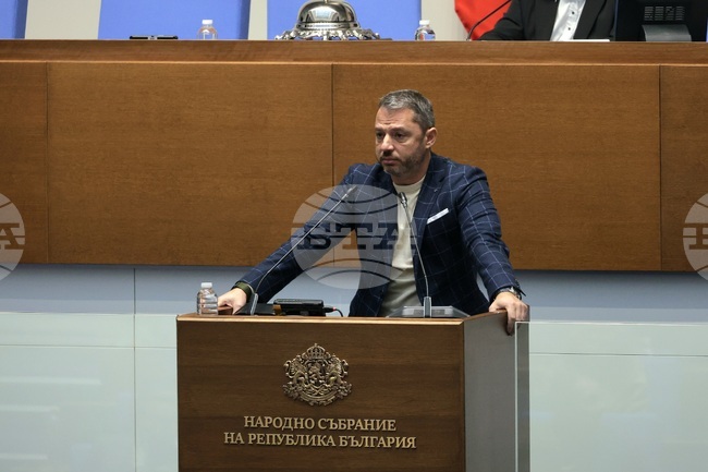 Десните партии, в кавички десни, отдалечихте България от еврозоната с вашите бюджети, отговори Делян Добрев на Мартин Димитров 