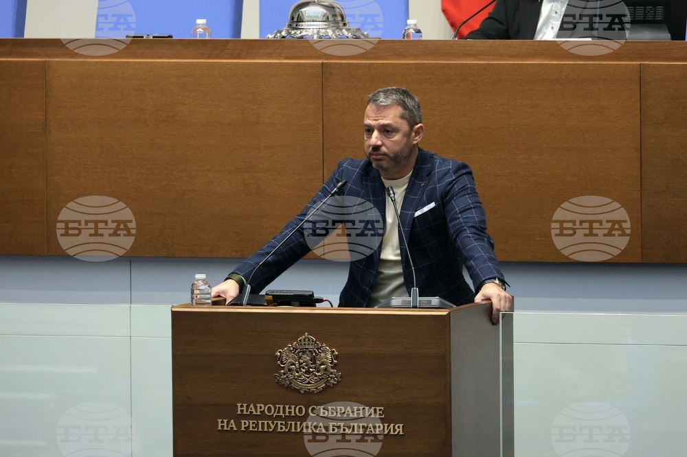 Парламент - заседание - Делян Добрев