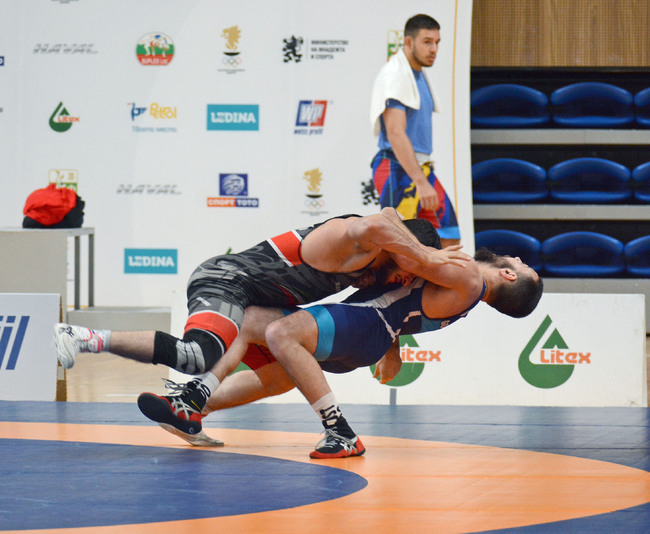 Bulgarian Wrestlers Claim Three Gold Medals on Third Day of Dan Kolov Tournament