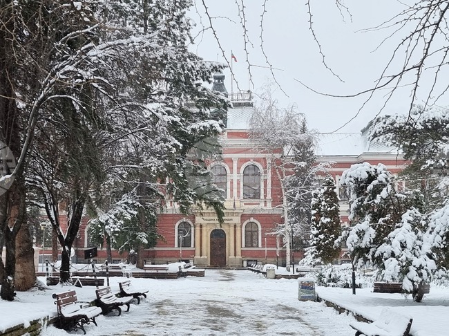 В Кюстендил започна събирането на данък върху недвижимите имоти и такса битови отпадъци за 2025 г.