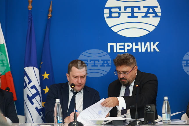Договор за сътрудничество подписаха генералният директор на БТА Кирил Вълчев и кметът на Перник Станислав Владимиров