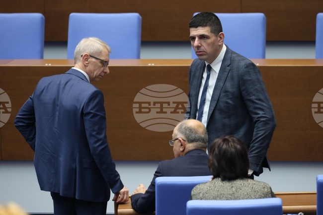 Не очаквам да има кворум, очевидно продължават преговорите, каза Николай Денков от ПП-ДБ