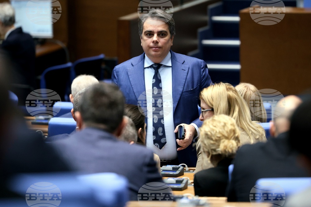 Бюджет с до 40 на сто разходи от БВП и дефицит до 3 на сто ще е правилната стъпка с оглед членството на България в еврозоната, смята Асен Василев