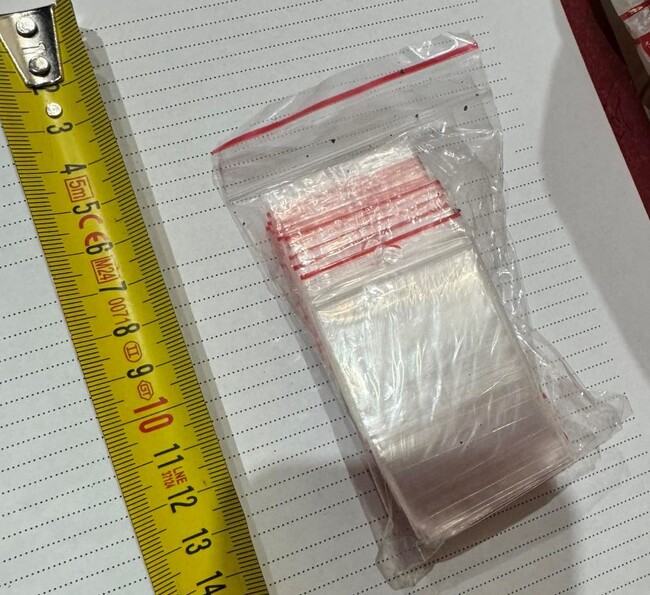 Трима самоковци са задържани за притежание на наркотици, съобщиха от полицията