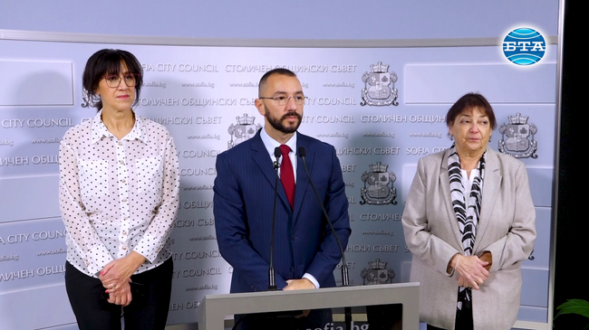 Все още питаме кога ще бъде поискана оставката на Николай Савов като директор на завода за отпадъци, каза Антон Хекимян