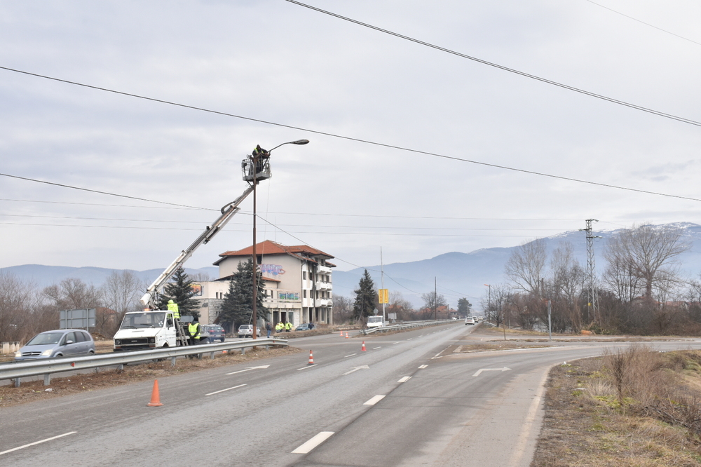 АПИ: Започна демонтирането на старите осветителни тела на път I-6 Кюстендил - София в района на с. Ябълково