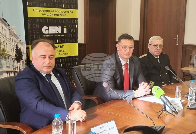 Проекти за "умна" пазарска количка, витрина с изкуствен интелект и подвижен супермаркет представиха студенти от Варна