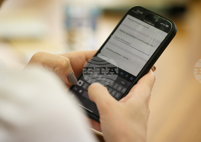 ХИНА: Хърватската столица препоръча на началните училища да забранят използването на мобилни телефони от децата