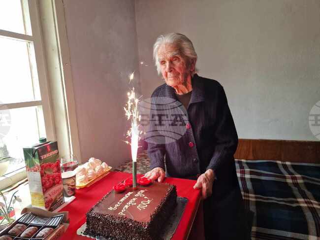 Човек без надежда не може да живее, каза 100-годишната Мария Илкова от Пазарджик на рождения си ден