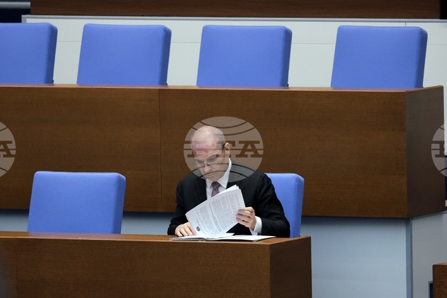 Изграждането на Коридор 8 е последователна и дългогодишна политика на Министерството на транспорта и съобщенията, каза Гроздан Караджов