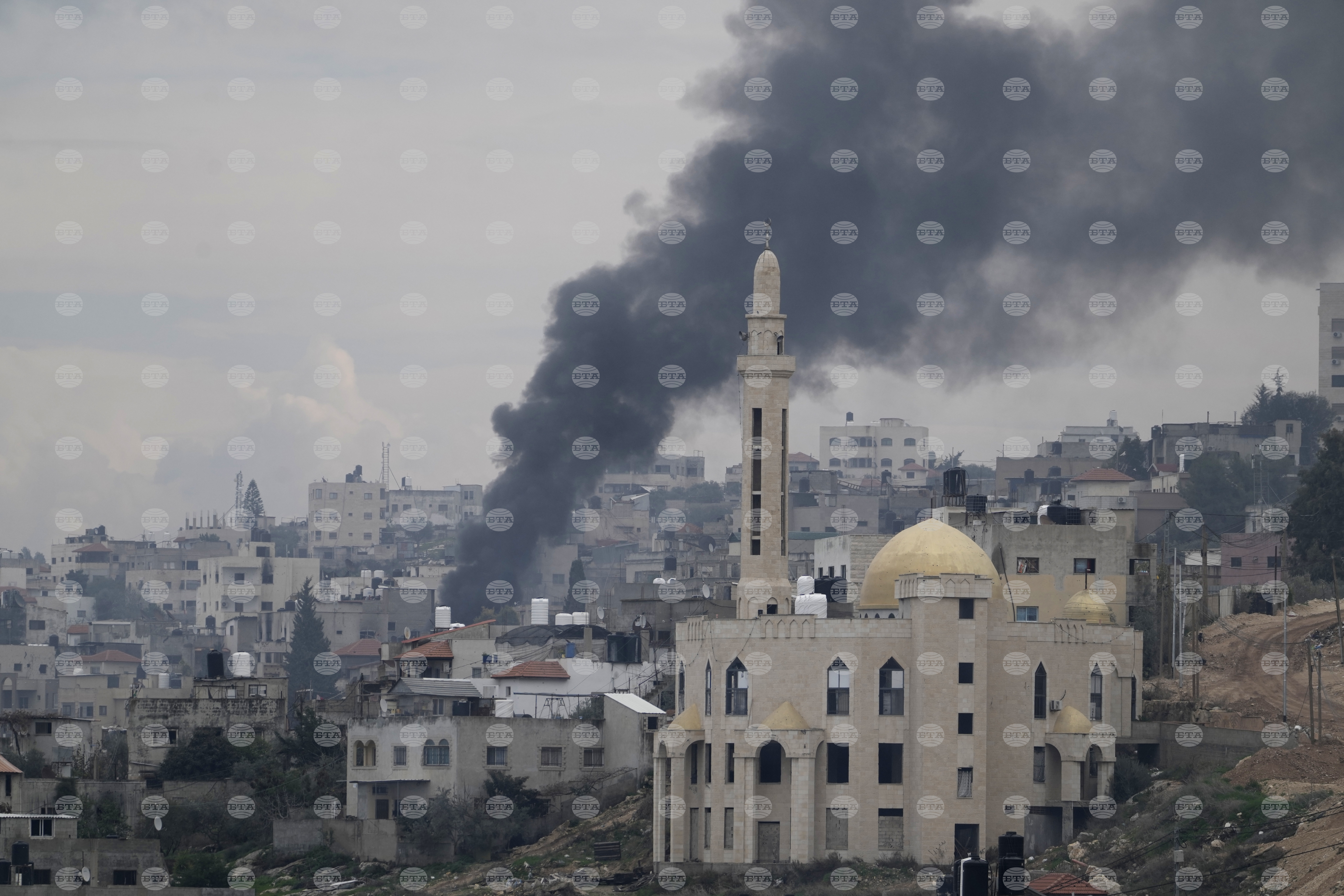 ​  Cel puțin 10 persoane au murit în urma unui atac aerian israelian în partea de nord a Cisiordaniei, au anunțat autoritățile palestiniene. 