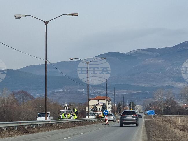 Старите осветителни тела на пътя Кюстендил - София в района на село Ябълково ще бъдат подменени, каза Румен Расулски от ОПУ