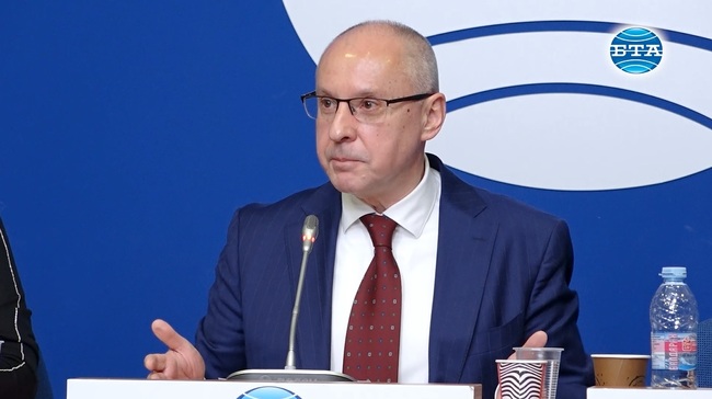 Сергей Станишев заяви, че влиза в състезанието за председател на БСП, за да върне смисъла и политиката в партията