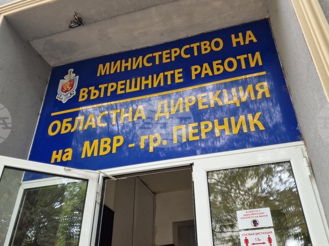 Спецполицаи разкриха тайно помещение за разкомплектоване на крадени автомобили в Перник