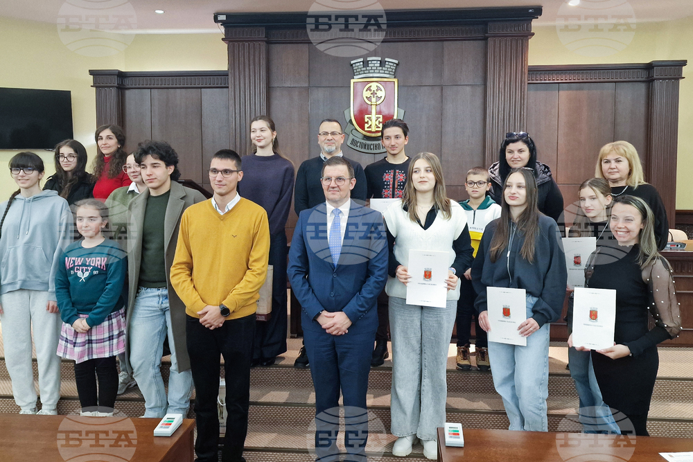 Наградиха най-изявените фотографи в любителския конкурса „Хасково- светла коледна приказка"