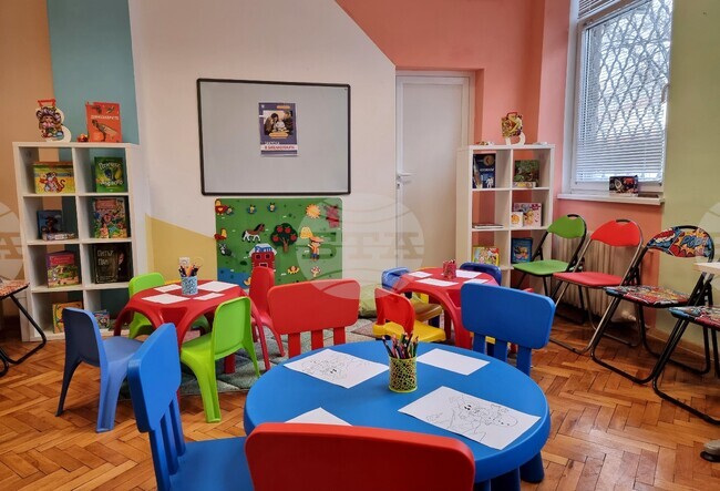 Семейства намират уют в събота в Детския и средношколски отдел на Варненската библиотека