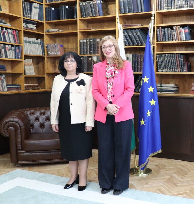 Bulgaria's Accession to Euro Area Remains Top Priority, Finance Minister Petkova Says at Meeting with EU Commissioner Zaharieva