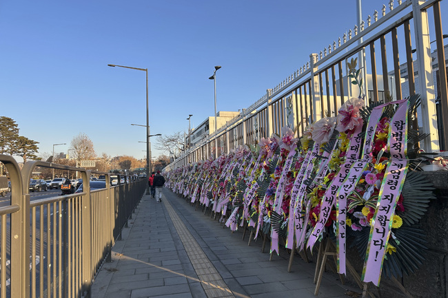 На какво се дължи политическото разделение в Южна Корея след импийчмънта на президента Юн Сук-йол