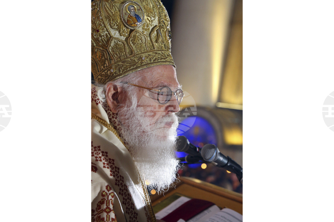 Patriarch Daniil Condoles Over Passing of Albanian Archbishop Anastasios