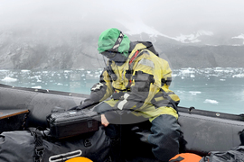 Антарктида - остров Ливингстън - залив Фолс бей - дейности