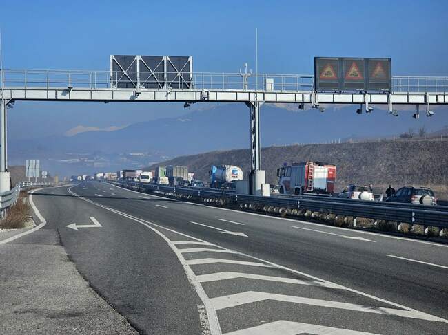 Автомагистрала "Струма" в посока Сандански - Кулата е затворена заради верижна катастрофа