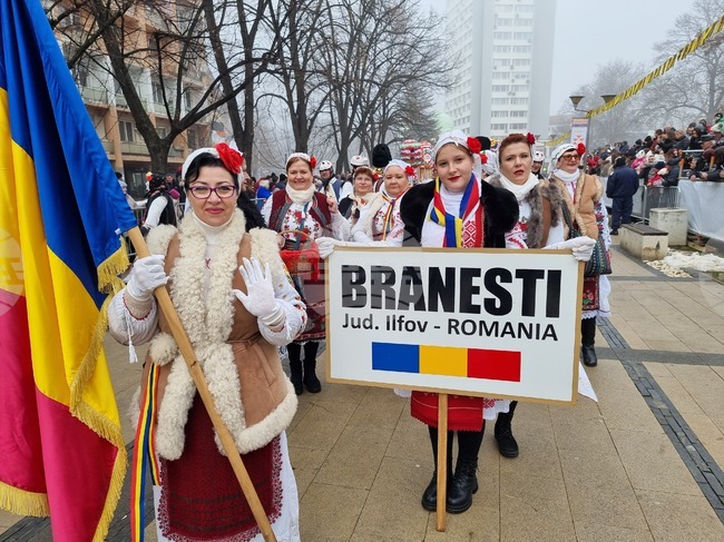 Голям брой гости и участници от България и чужбина събра вторият фестивален ден на "Сурва" в Перник