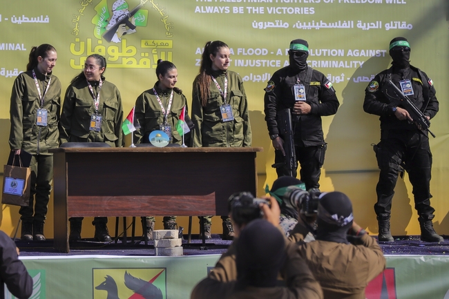 "Хамас" освободи четири израелски заложнички, сред които и жена с българско гражданство