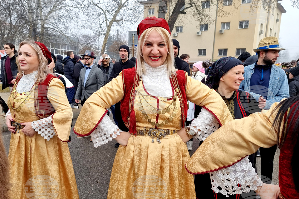 Перник - Сурва - дефилета - втори ден
