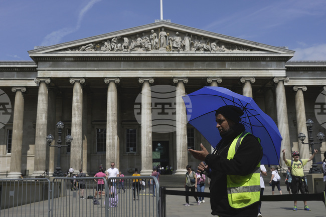 Британският музей събра 3,5 милиона лири, за да запази в своята колекция медальон, свързан с Хенри Осми