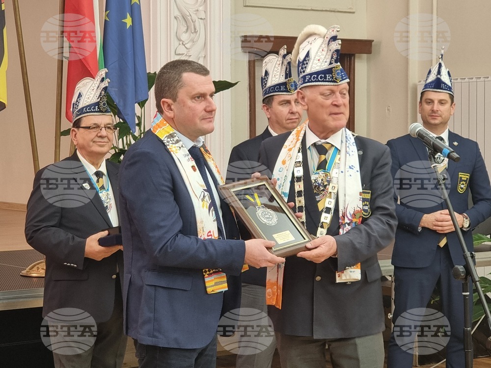 Pernik Mayor Meets Foreign Guests at Surva Festival