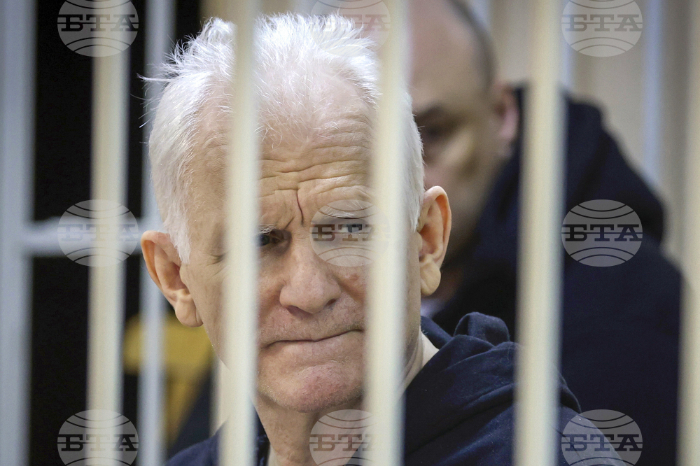 Ройтерс: Алес Беляцки, който спечели Нобелова награда за мир зад решетките, бе освободен от затвор в Беларус