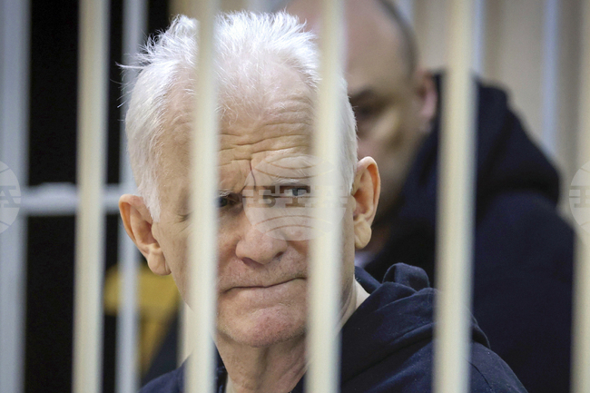 Ройтерс: Алес Беляцки, който спечели Нобелова награда за мир зад решетките, бе освободен от затвор в Беларус