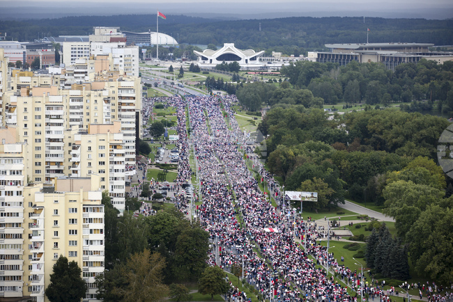 Беларуски журналист беше осъден на 10 години затвор по обвинения в държавна измяна и разкриване на държавни тайни