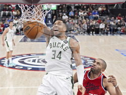 Bucks Clippers Basketball