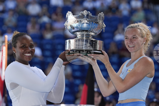 Катержина Синиакова и Тейлър Таузенд спечелиха титлата на двойки при жените на Откритото първенство на Австралия