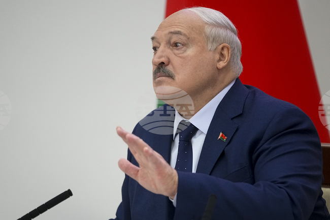 Победата на Лукашенко - между възмущението на Запада и одобрението на Русия и Китай