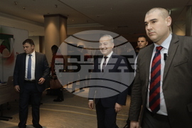 „Светът през 2023“ - Гълъб Донев