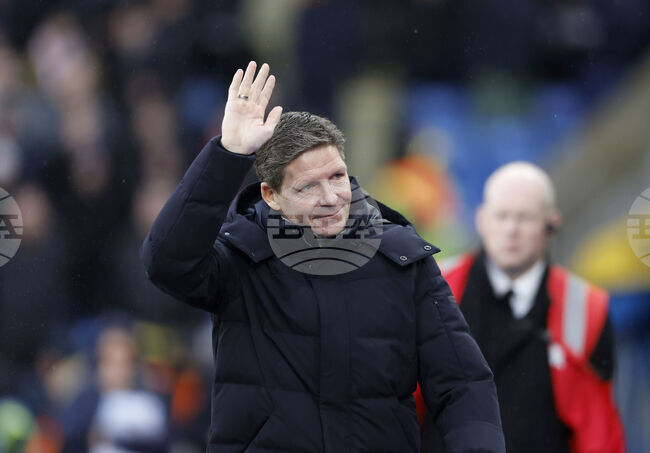 Мениджърът на Кристъл Палас Оливер Глазнер съветва майка си да не губи съня заради медийни спекулации