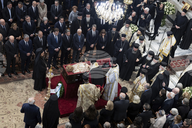 Гръцки лидери и граждани отдадоха почит на покойния архиепископ на Албания Анастасий в Атина
