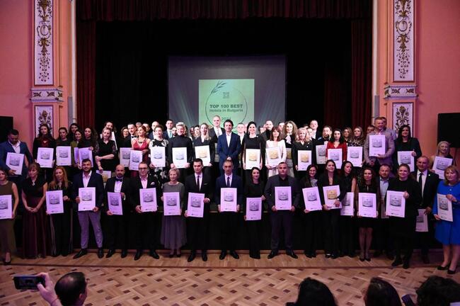 Tourism Minister Presents Diplomas to Bulgaria's Top-Ranked Hotels for 2024
