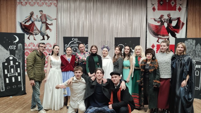 Народното театрално студио „Онгъл“ представи спектакъла си в село Каракурт, Украйна