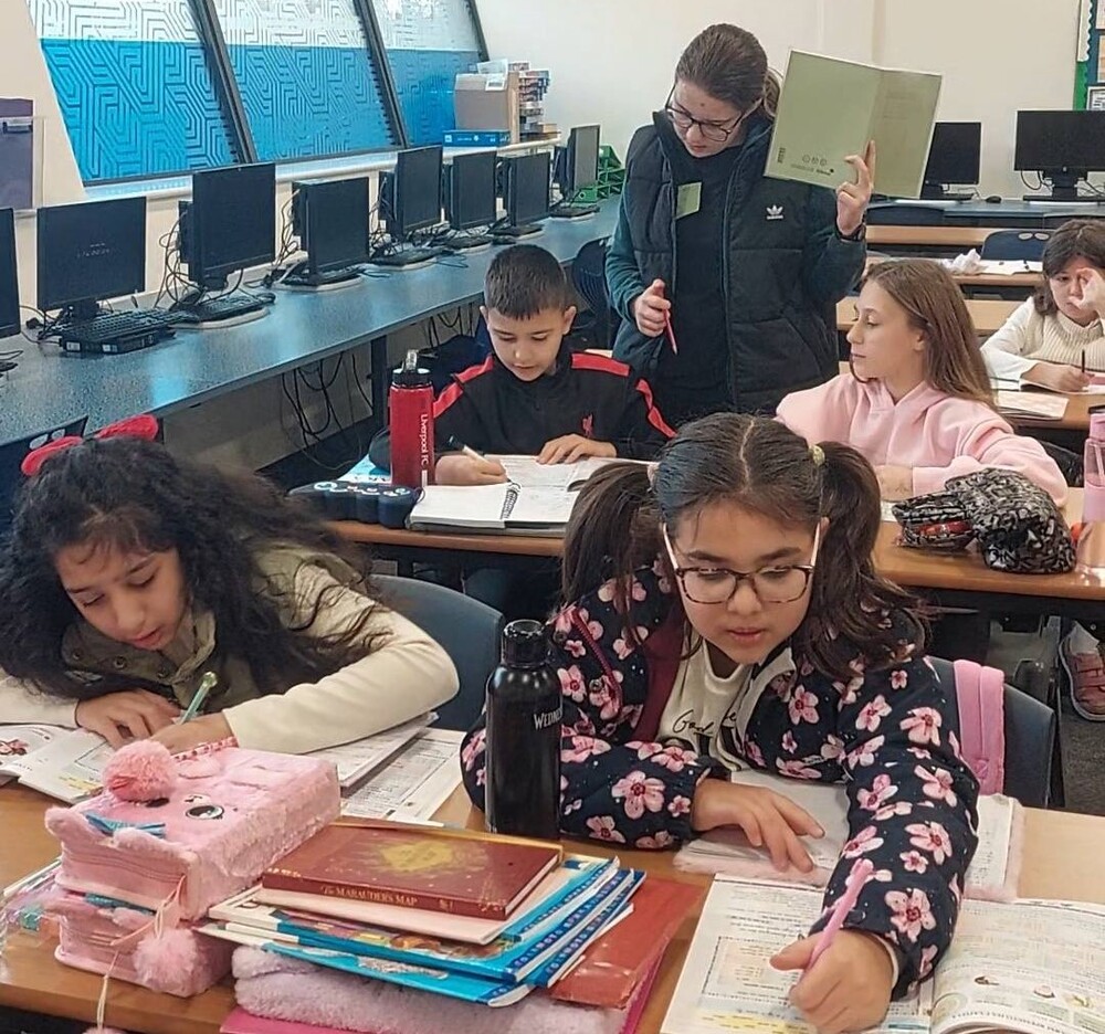 Ученици от Българското училище „Иван Вазов“ в Престън влязоха в ролята на учители, използвайки метода учене чрез преподаване