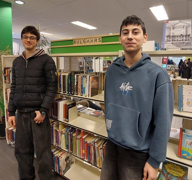 Ученици от училище „Пейо Яворов“ в Брюксел имаха час по литература в библиотека „София“ в Скарбек
