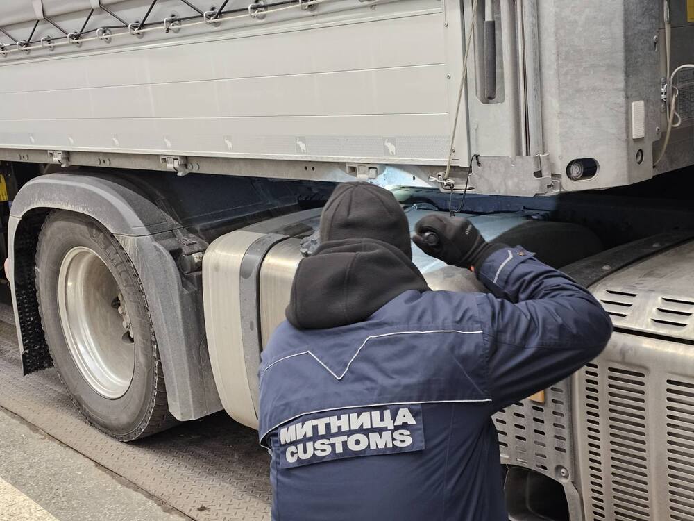 КЗК образува открито производство срещу Агенция "Митници" заради решение, свързано с превоз на служители